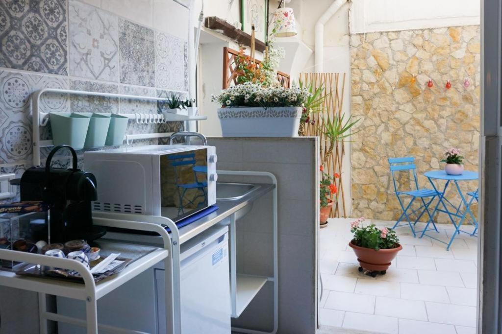 Blue Courtyard Not Valid Apartment Bari Exterior foto