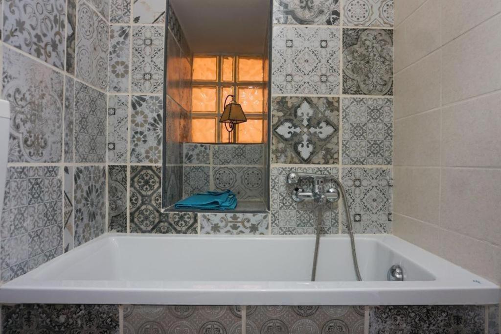 Blue Courtyard Not Valid Apartment Bari Exterior foto